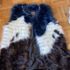Guess womens  faux fur vest  sz L chic New 💜
